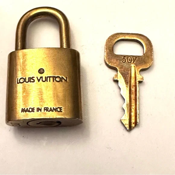 Louis Vuitton Lock - 307 - Picture 2 of 2